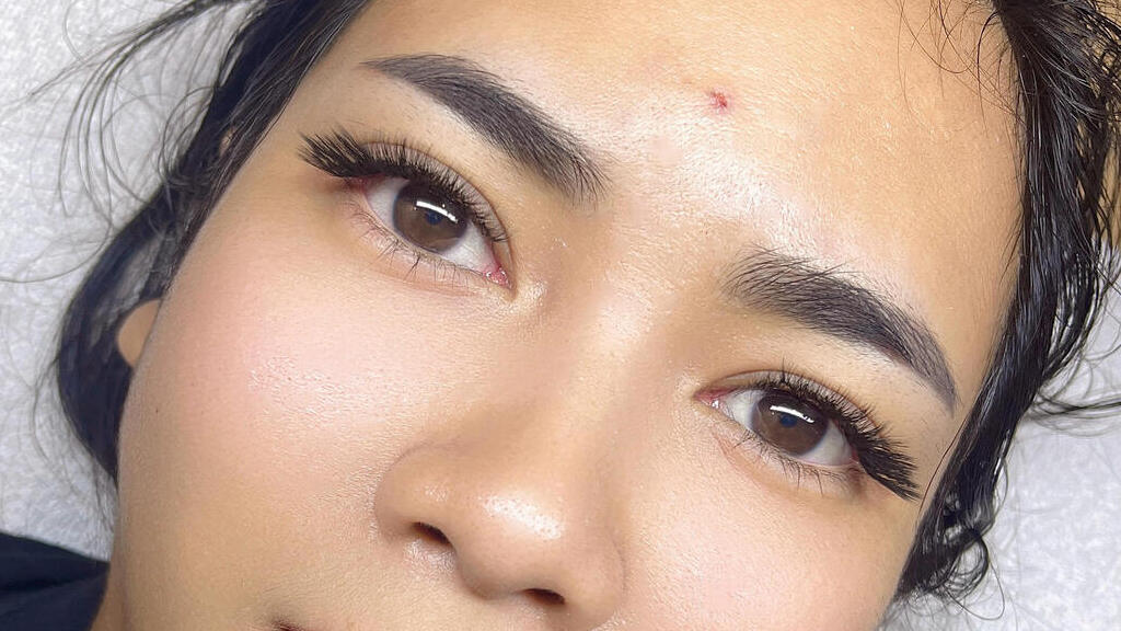 Foxy Eye: Volume Foxy Eye: Volume